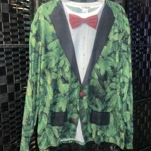 Long sleeve holiday tee mens size XL tree print with cat/ornament on back